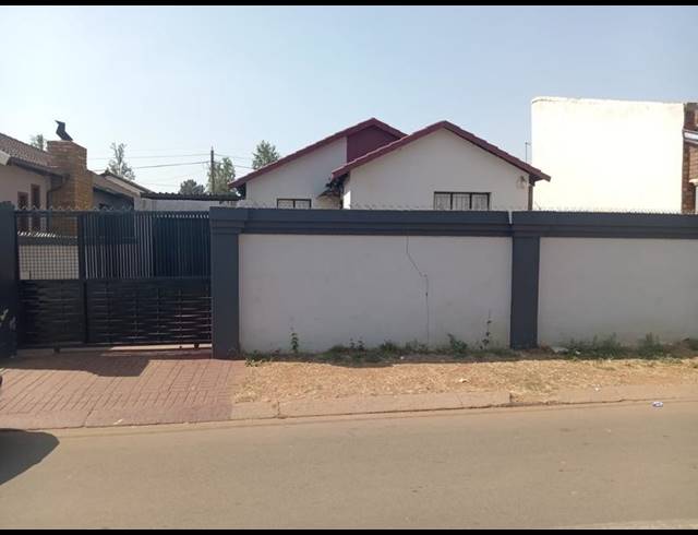 3 BEDROOM HOUSE FOR SALE IN CHIAWELO